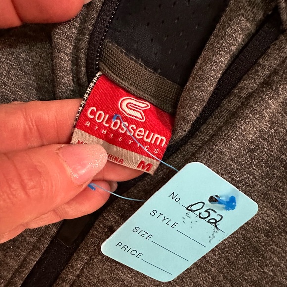 Michigan Colosseum 3/4 zipped hoodie Great condition w/ thumb holes - Picture 7 of 10